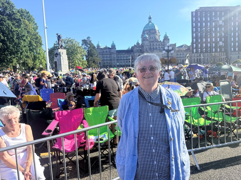 Victoria Mayor Marianne Alto stands in front of the B.C. Legislature as concertgoers gather behind barricades for David Foster’s free 40th anniversary concert on Aug. 8, 2026.