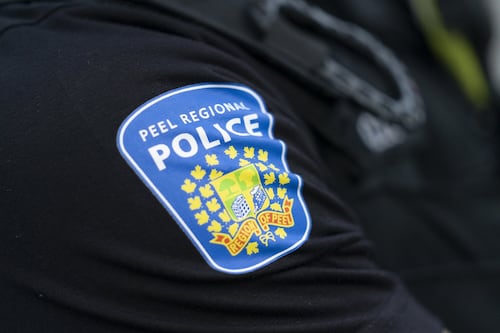 Man injured after large fight involving 8 or more people at Brampton restaurant