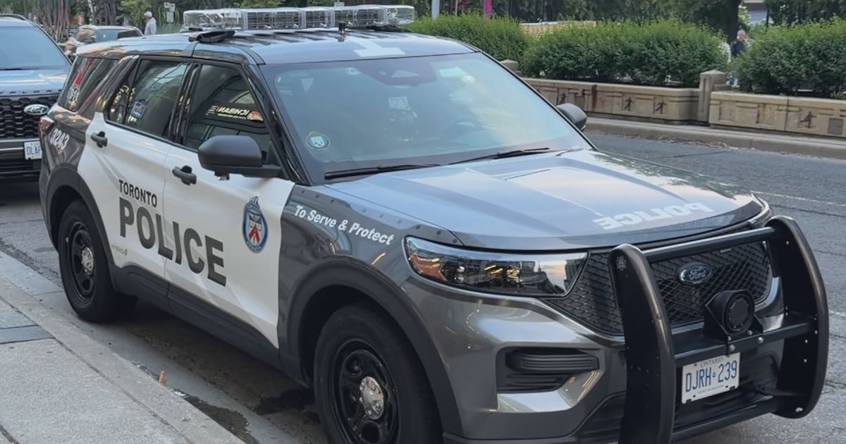 Man taken to hospital after stabbing in downtown Toronto, 2 people ...
