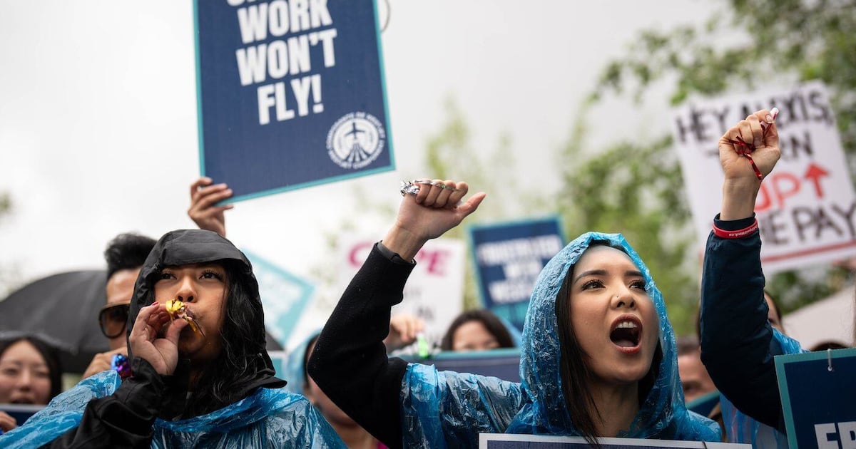 WestJet flight attendants ratify new deal