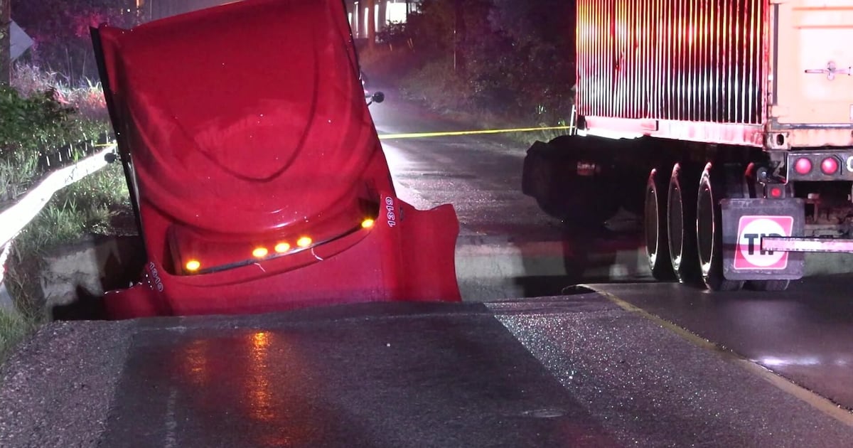Transport truck stuck in sink hole in Vaughan