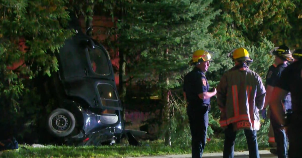 One driver in critical condition after vehicle flips in Mississauga crash